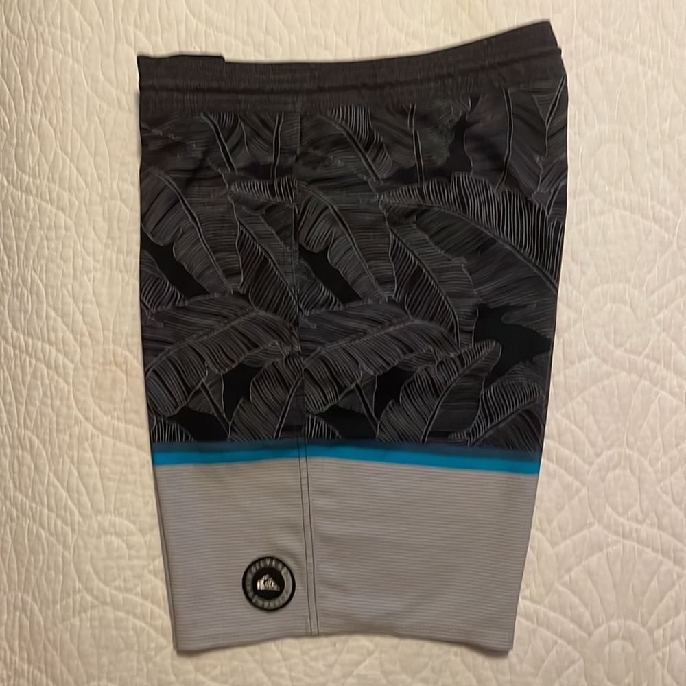 QUICKSILVER•BOARD SHORTS•SWIM TRUNKS•MENS 32